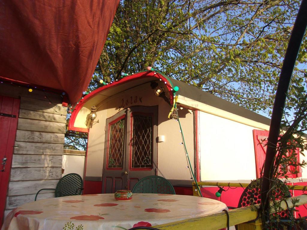 La Roulotte De Lola - Chambre D'Hotes La Celle  Exterior foto